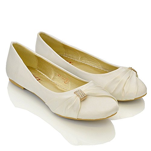 ESSEX GLAM Damen Brautschuhe Flach Satin Pumps Mit Brosche Hochzeit Schuhe (UK 9 / EU 42 / US 11, Elfenbein Satin) - 2